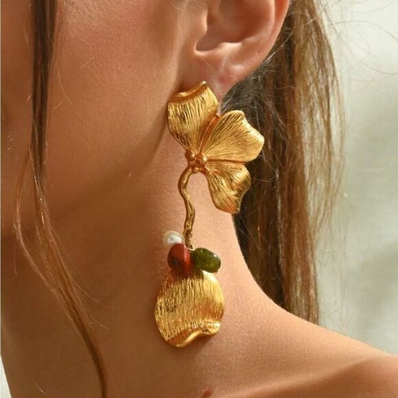 Elegant Gold Floral Earrings N1017 - Picture 1 of 4